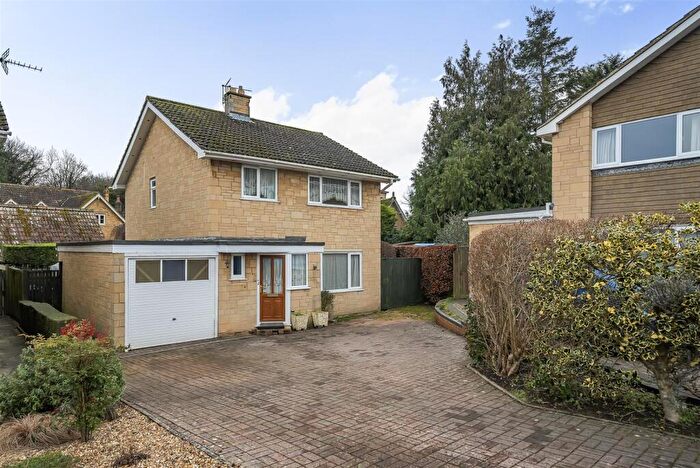 3 Bedroom Detached House For Sale In Kerry Close, Derry Hill, Calne, SN11
