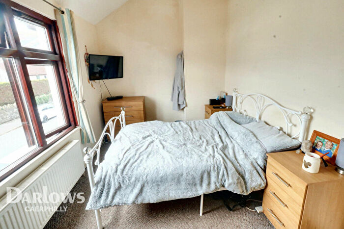 3 Bedroom End Of Terrace House For Sale In Penallta Road, Hengoed, CF82