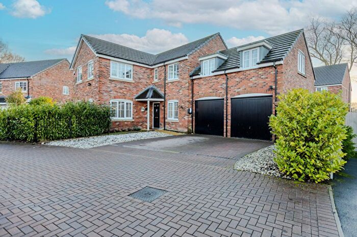5 Bedroom Detached House For Sale In Long Croft Close, Holmes Chapel, CW4
