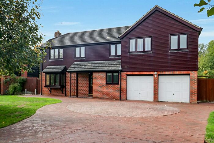 6 Bedroom Property For Sale In Holyrood, Great Holm, Milton Keynes, MK8
