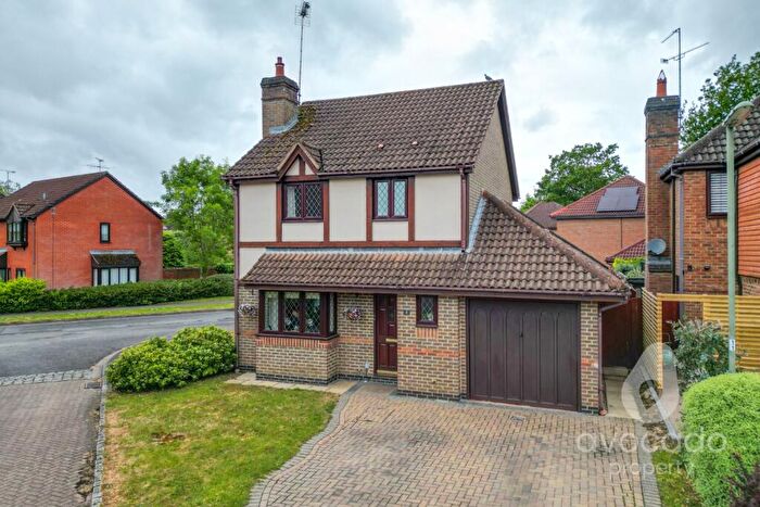 3 Bedroom Detached House For Sale In Theobalds Way, Frimley, Camberley, Surrey, GU16