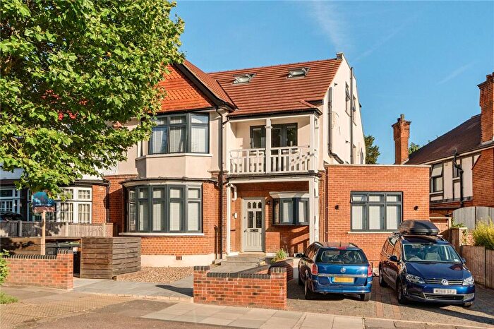 1 Bedroom Flat For Sale In Waterford House, Broomfield Lane, London, N13