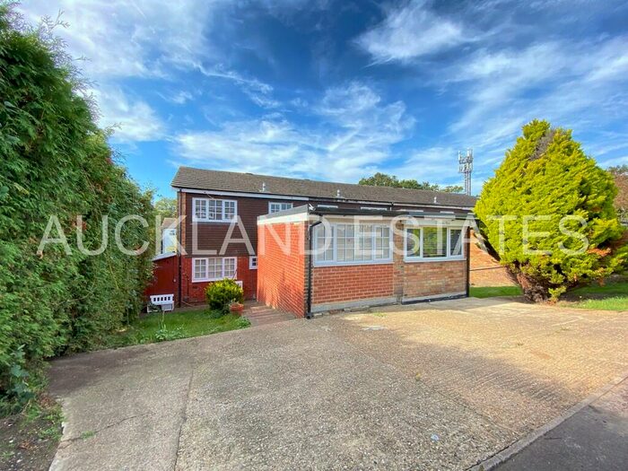 4 Bedroom End Of Terrace House To Rent In Kimptons Mead, Potters Bar, EN6