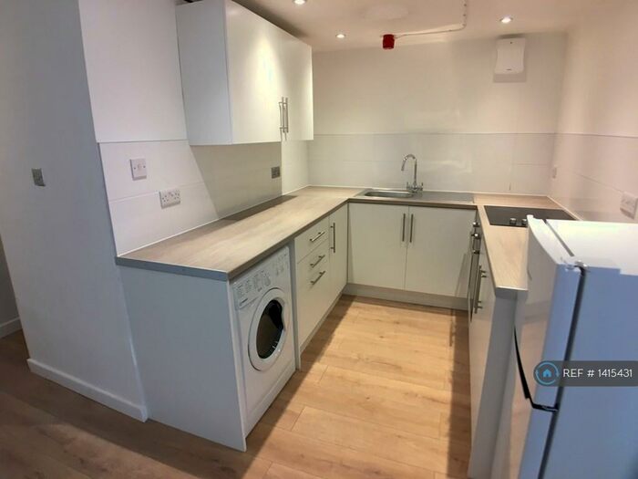 2 Bedroom Flat To Rent In Worcester Drive, Liverpool, L13