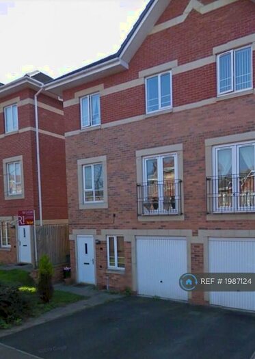 4 Bedroom End Of Terrace House To Rent In Anchor Crescent, Birmingham, B18