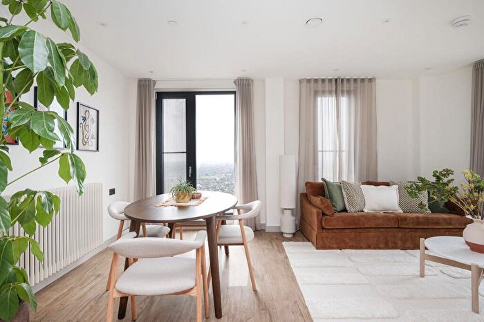 2 Bedroom Flat To Rent In The Eades, Selborne Road, Walthamstow, E17
