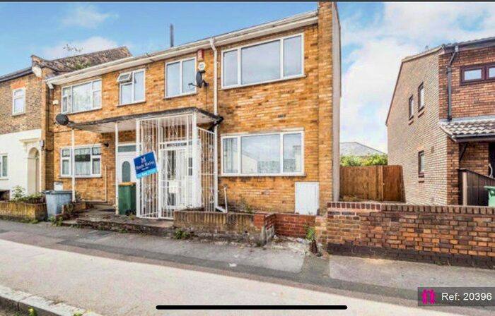 3 Bedroom Semi-Detached House To Rent In Eastern Road, London, E13