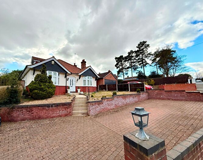 3 Bedroom Bungalow To Rent In Foxhall Road, Ipswich, IP4