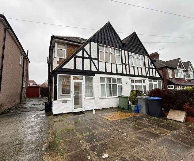 4 Bedroom Semi Detached House For Sale In Glendale Gardens, Wembley, HA9