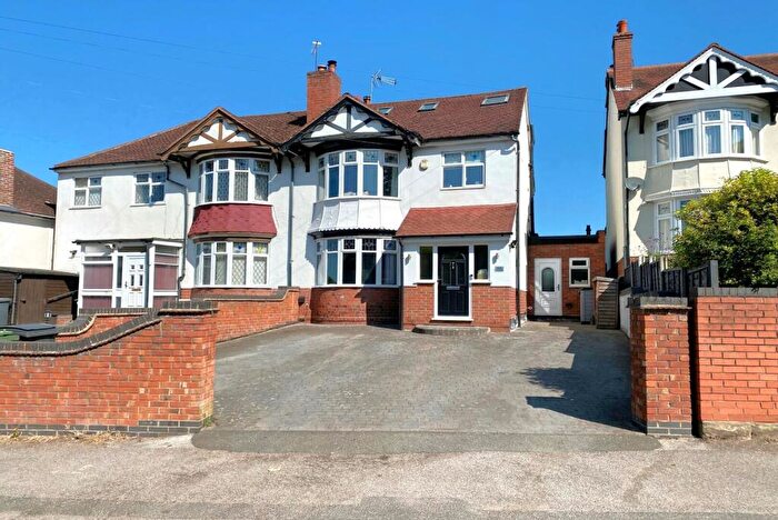 4 Bedroom Semi-Detached House For Sale In Stourbridge Road, Kidderminster, DY10