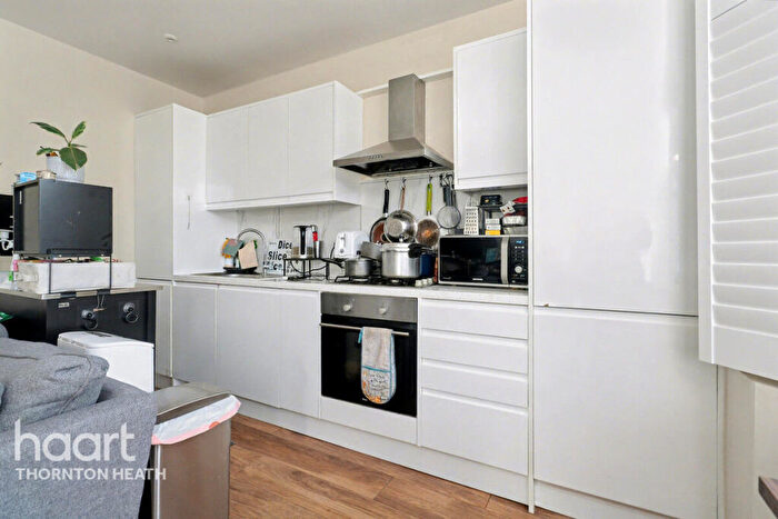 1 Bedroom Character Property For Sale In Brook Road, Thornton Heath, CR7