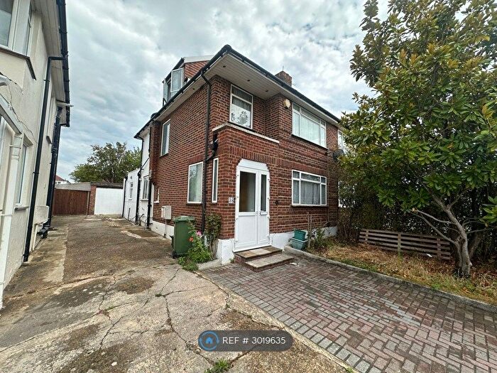 4 Bedroom Semi-Detached House To Rent In Branksome Way, Harrow, HA3