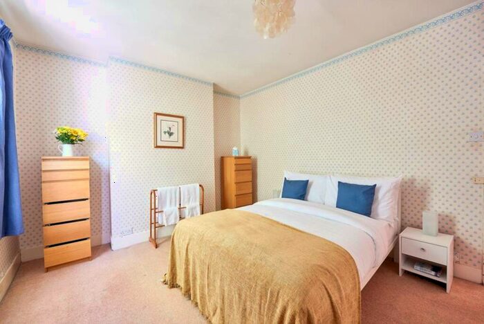 3 Bedroom Flat To Rent In Afghan Road, Little India, London, SW11