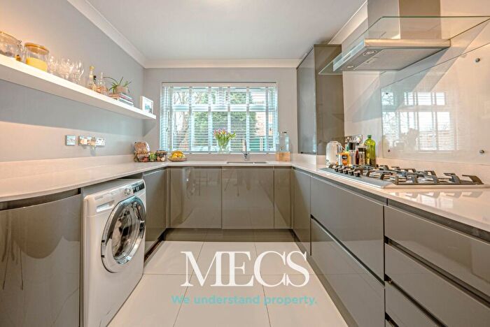 2 Bedroom Apartment For Sale In Sheepmoor Close, Birmingham, West Midlands, B17