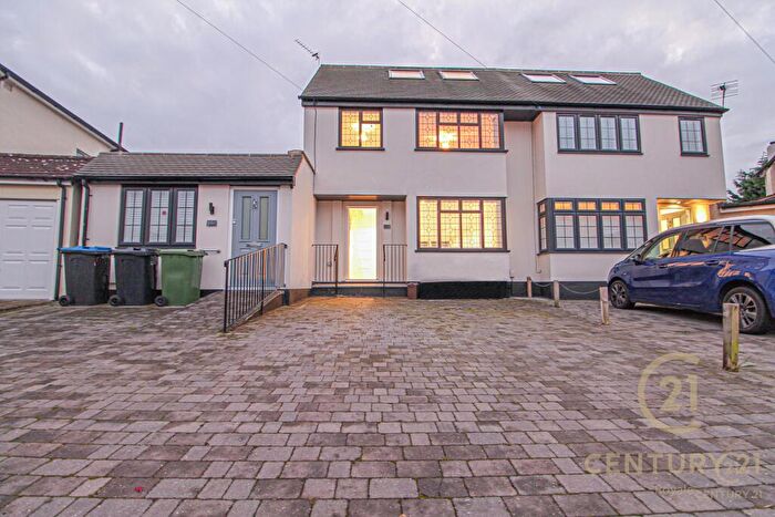 4 Bedroom Terraced House To Rent In Rhodrons Avenue Chessington, KT9