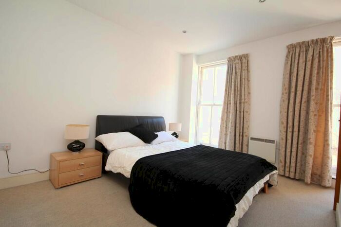 2 Bedroom Flat To Rent In Kingsland Passage, Dalston Junction, London, E8