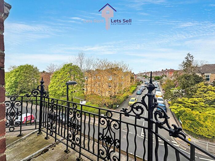 1 Bedroom Flat To Rent In A Portswood Road, SO17