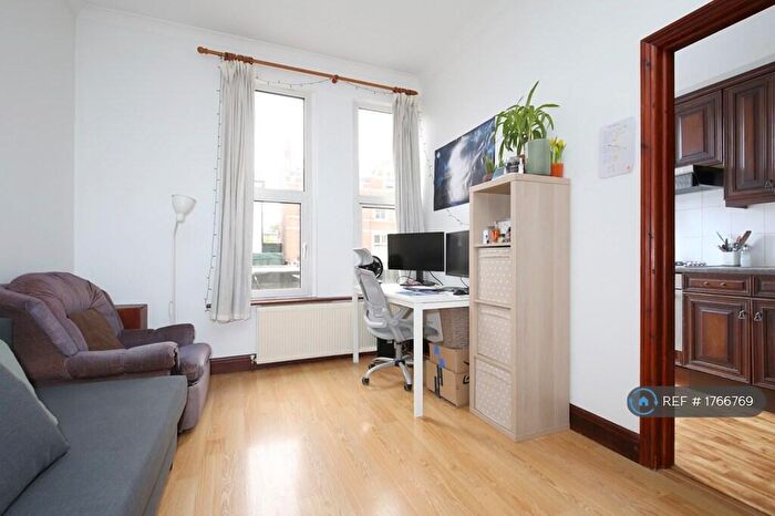 1 Bedroom Flat To Rent In Stroud Green - Finsbury Park, London, N4