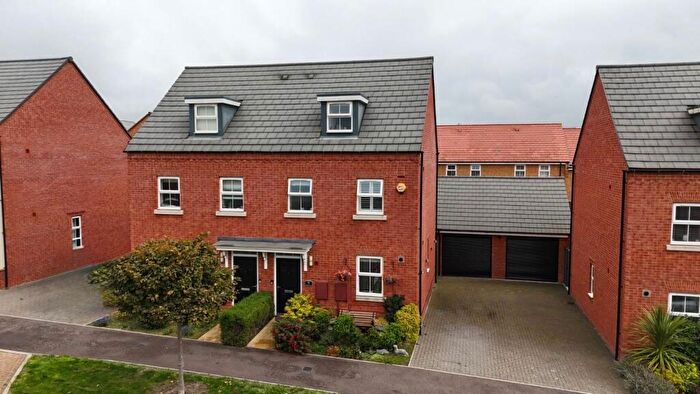 3 Bedroom Semi-Detached House For Sale In Ramsay Drive, Leighton Buzzard, LU7