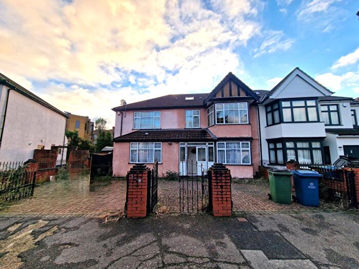 6 Bedroom Semi Detached House For Sale In Kenton Park Close, Harrow, HA3