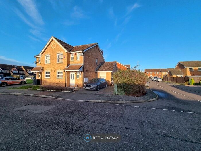 4 Bedroom Semi-Detached House To Rent In Villiers Close, Luton, LU4