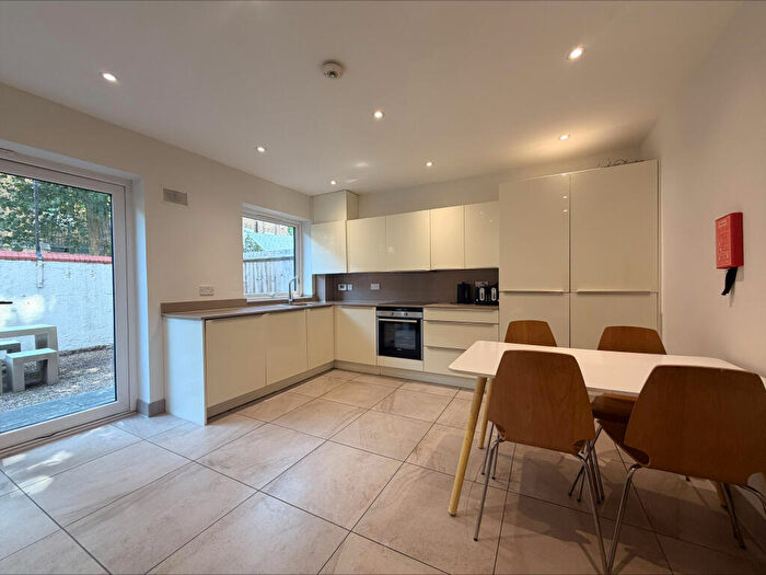4 Bedroom Town House To Rent In Barnfield Place, Tower Hamlets, London, E14