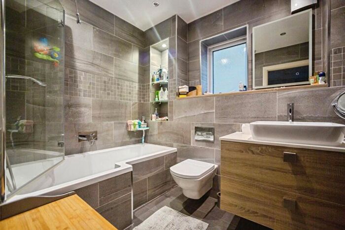 2 Bedroom Flat For Sale In Chancery Lane, Maidstone, ME15