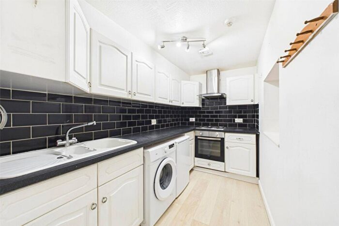 1 Bedroom Apartment To Rent In Craufurd Rise, Maidenhead, Berkshire, SL6