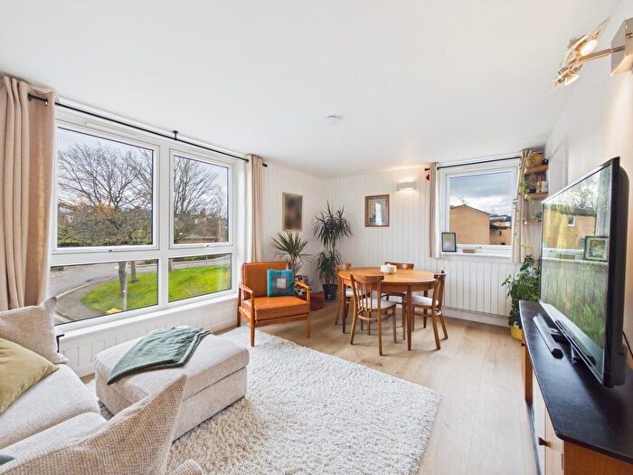1 Bedroom Flat For Sale In S Fair-A-Far, Crammond, EH4