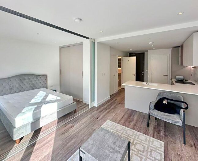 Studio To Rent In Brook Road, London, N8