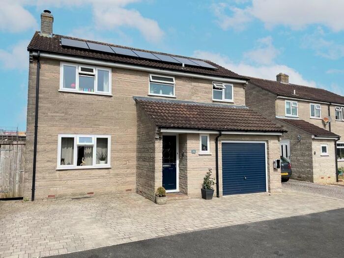 4 Bedroom Detached House For Sale In Parklands Way, Somerton, TA11