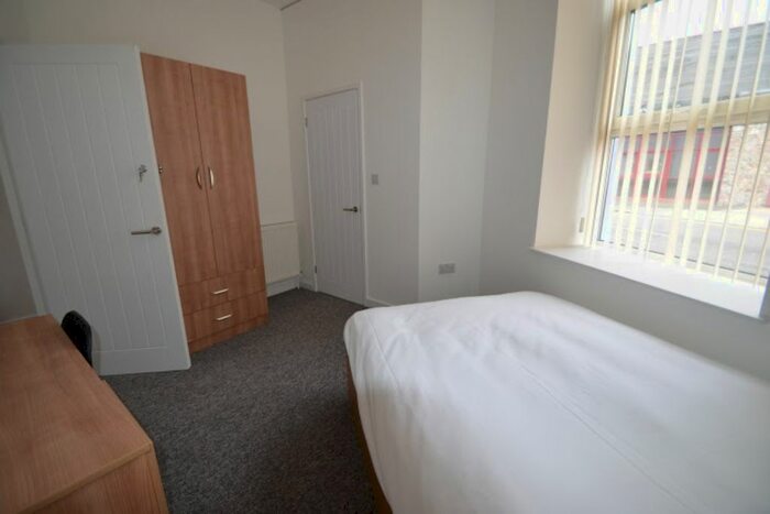 5 Bedroom Flat To Rent In Hill Park Crescent, Plymouth PL4