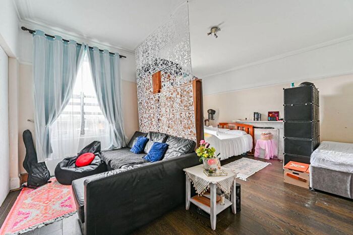 3 Bedroom Flat To Rent In Mount Ephraim Road, Streatham Hill, London, SW16