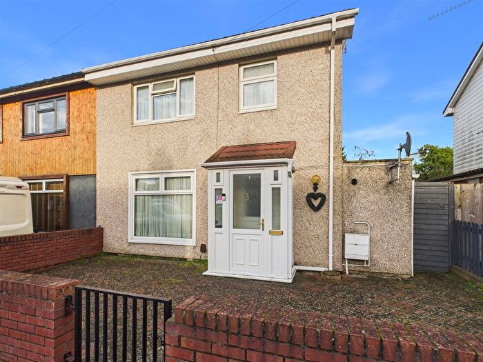 3 Bedroom Semi Detached House For Sale In Highworth Road, Gloucester, GL1