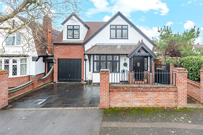 4 Bedroom Detached House For Sale In Aldborough Road, Upminster, RM14