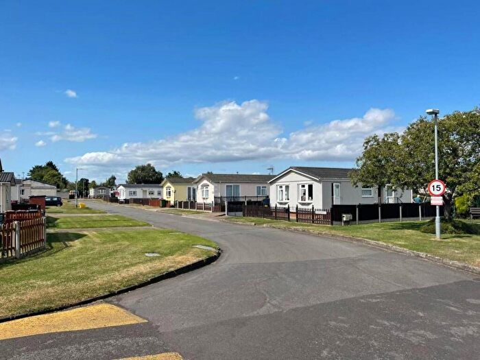 2 Bedroom Park Home For Sale In Burringham Road, Scunthorpe, DN17