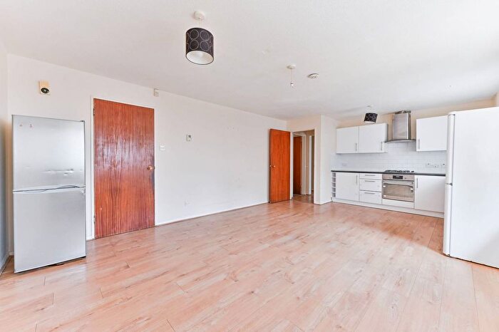 4 Bedroom Bungalow To Rent In Hayes Lane, Coulsdon, Kenley, CR8