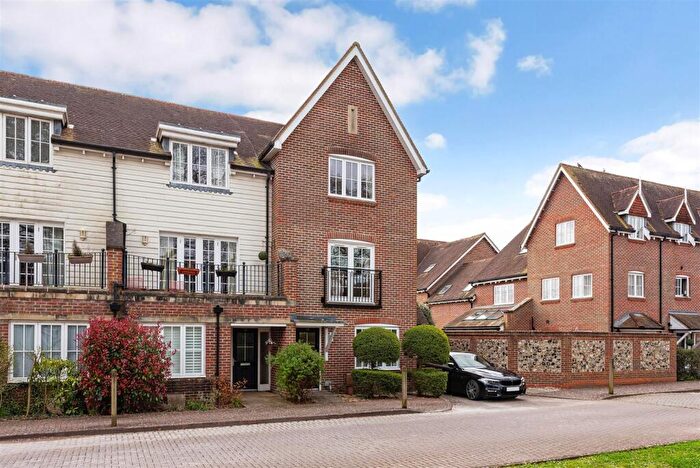 3 Bedroom End Of Terrace House For Sale In Wealden Drive, Westhampnett, Chichester, PO18
