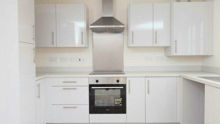 2 Bedroom Flat For Sale In Heron Way, Liphook, GU30