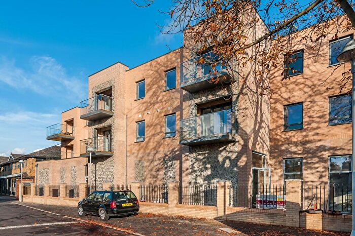 3 Bedroom Flat To Rent In London Road, Kingston Upon Thames, KT2