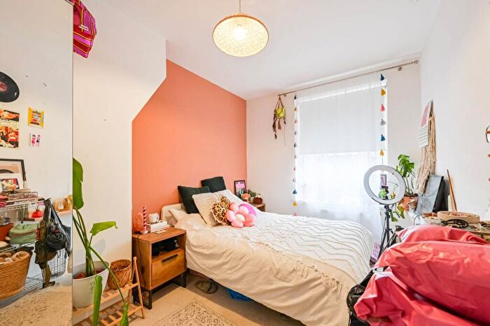2 Bedroom Flat For Sale In Corbin House, Bow, London, E3