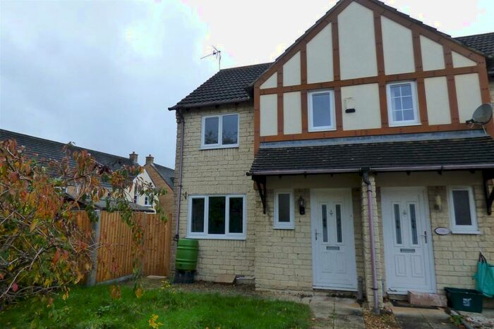 3 Bedroom Semi-Detached House To Rent In Dewfalls Drive, Bradley Stoke, Bristol, BS32