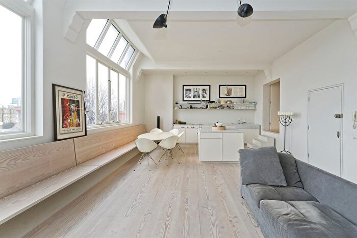 2 Bedroom Flat To Rent In Bedford Gardens, London, W8