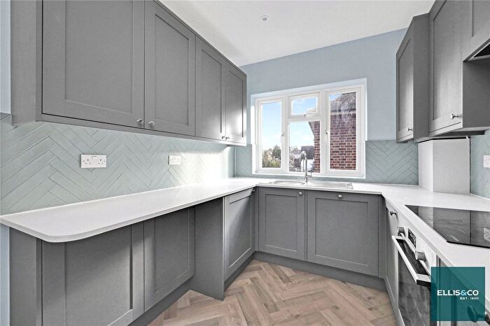 2 Bedroom Flat To Rent In Warwick Road, Barnet, EN5