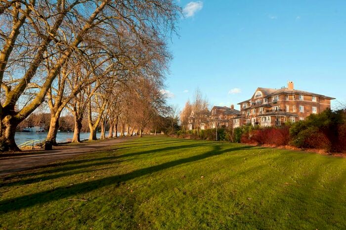 3 Bedroom Apartment To Rent In Kingston, KT2