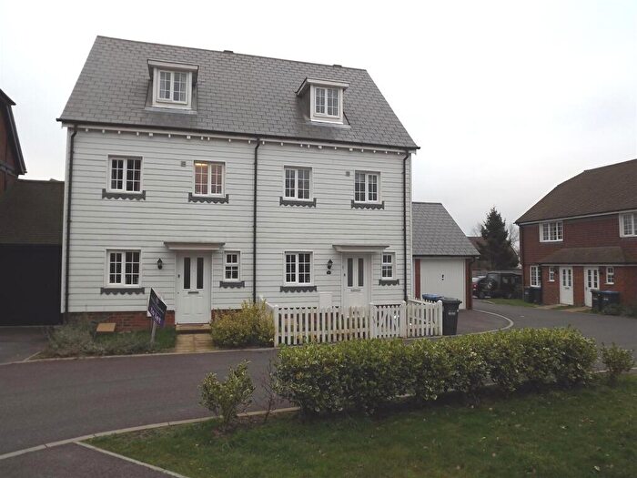 4 Bedroom Town House To Rent In Pease Pottage, RH11