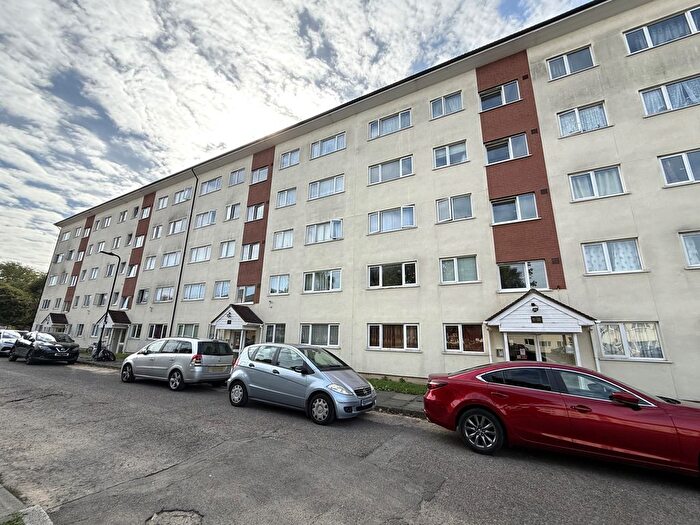2 Bedroom Flat For Sale In Byron Way, Northolt, UB5