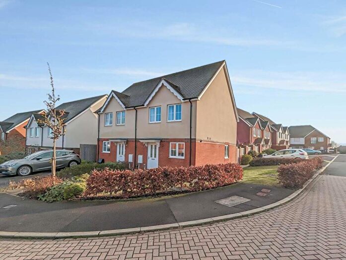 3 Bedroom Semi-Detached House To Rent In Holmes Road, Bishopdown, Salisbury, SP1