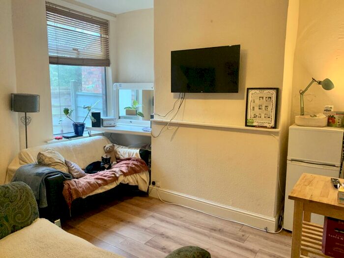 3 Bedroom House To Rent In Stanley Avenue, Rusholme, M14
