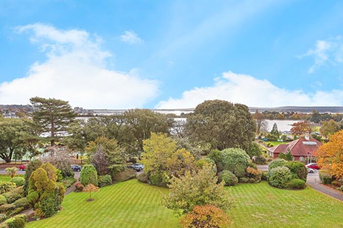 2 Bedroom Flat For Sale In Parkstone Road, Poole, BH15